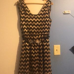 Black/gold Chevron pattern short dress